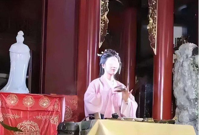 精通“胡媚术”九名男徒弟揭露其罪行凯发K8安徽美女道士胡千慧被捕：(图18)